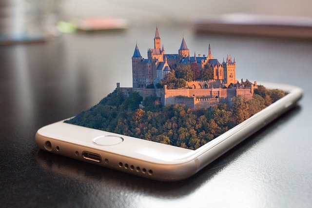mobile-phone-1875813_640 Verzekeraars schipperen tussen kansen en bedreigingen van InsurTech