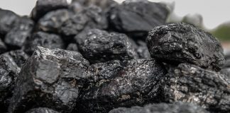 "Nationale Nederlanden en Aegon beleggen nog altijd in kolencentrales"