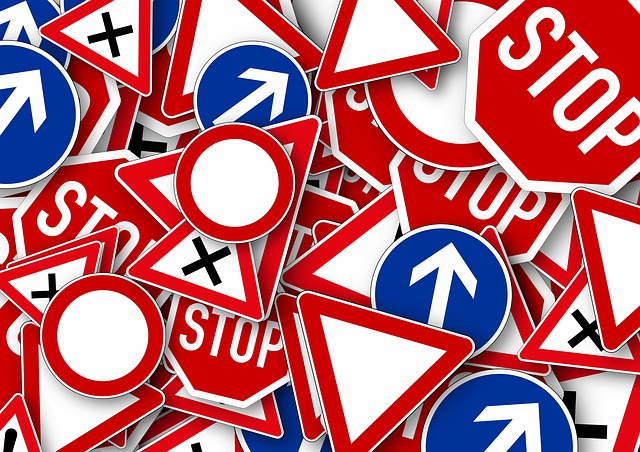 information-boards-105193_640 ARAG biedt nu geautomatiseerde rechtsbijstand bij verkeersboetes