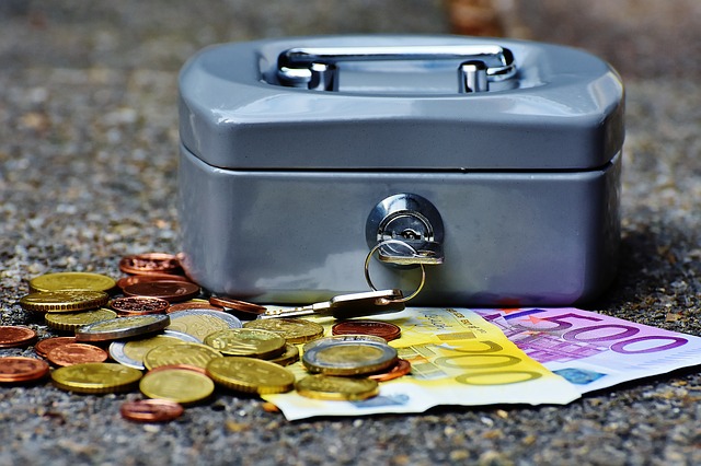 cashbox-1642989_640 Inboedelverzekeraars verschillen sterk in dekking van contant geld