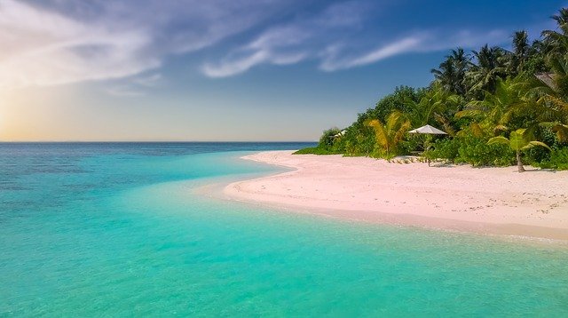 beach-1761410_640 reisorganisaties waarschuwen slecht voor financiële risico's