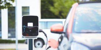 Verzekering elektrische auto is gemiddeld 230 euro duurder