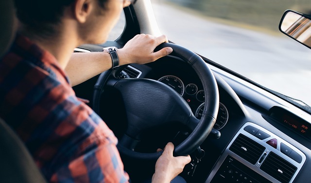 driving-g3a7d6daef_640 Independer wil met nieuwe autoverzekering klant meer keuze bieden