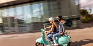 Jonge scooterrijder in grote stad betaalt hoofdprijs voor verzekering